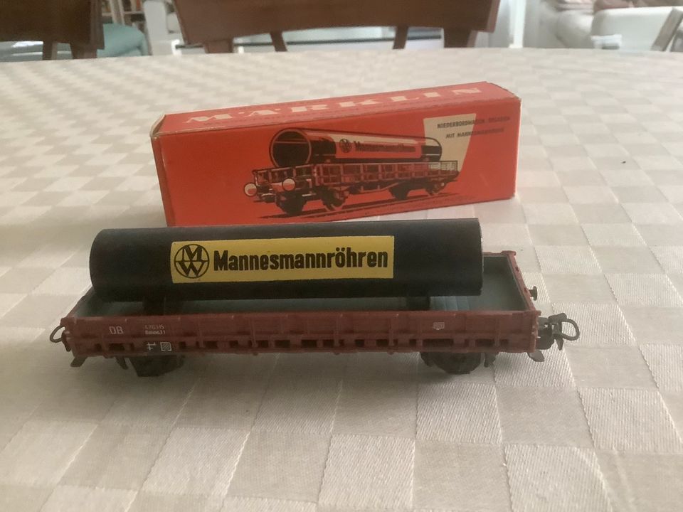 Märklin HO 4616 Niederbordwagen mit Mannesmann Rohr in Stuttgart