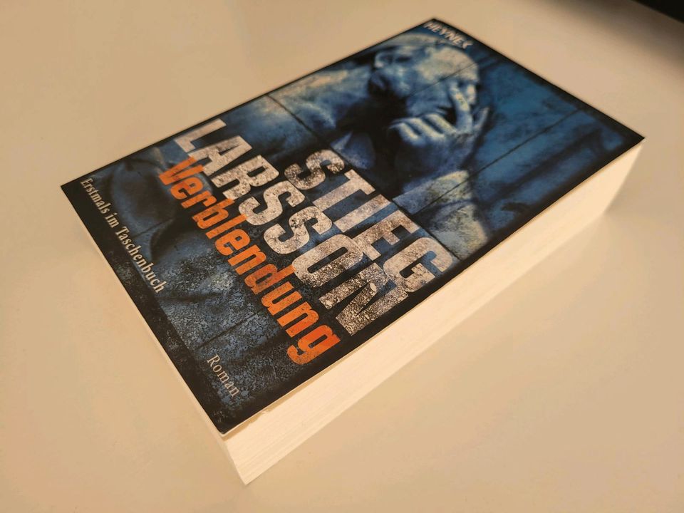 Stieg Larsson Verblendung ungebunden Krimi in Berlin