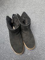 Schuhe H&M gefüttert Kunstfell schwarz Plateau 37 Winterstiefel Hessen - Usingen Vorschau