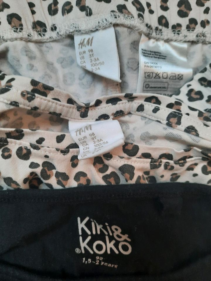 Kleider-Set Shirts mit Leggings in Teningen