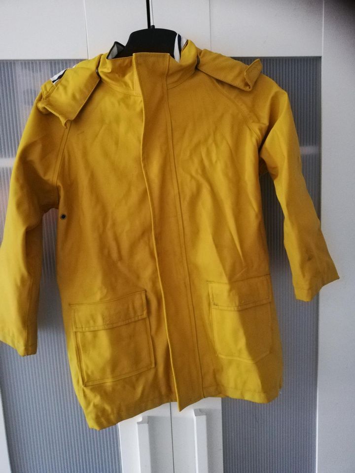 Regenjacke 122/128 in Börtlingen