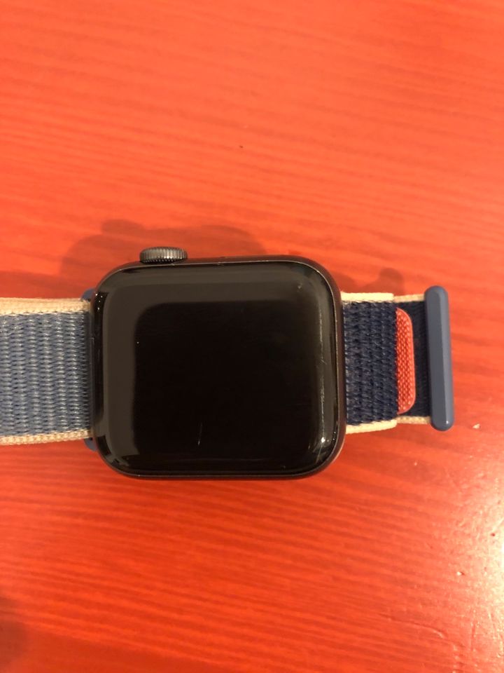 Apple Watch Series 5 - 40mm in Bad Wörishofen