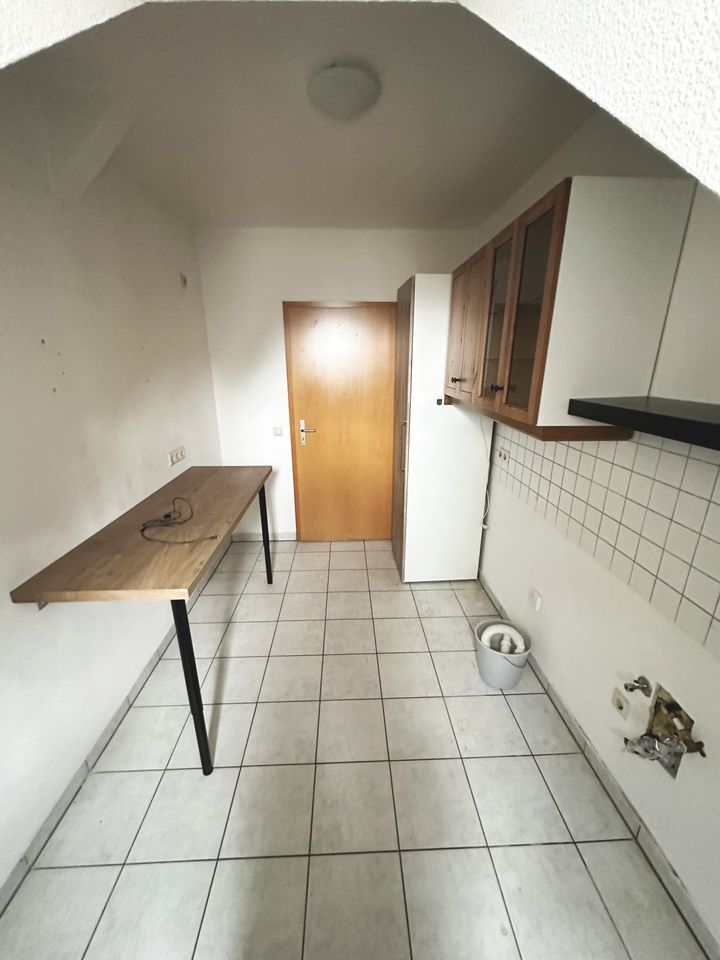 helle, schön geschnittene 2 Zimmer WE im 3. OG - Top-Zustand in Hohenstein-Ernstthal