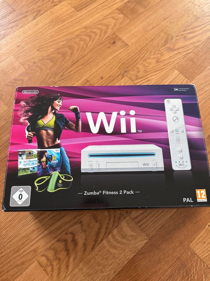 Wii Konsole mit Zubehör + Wii Sports Spiel in Frankfurt am Main