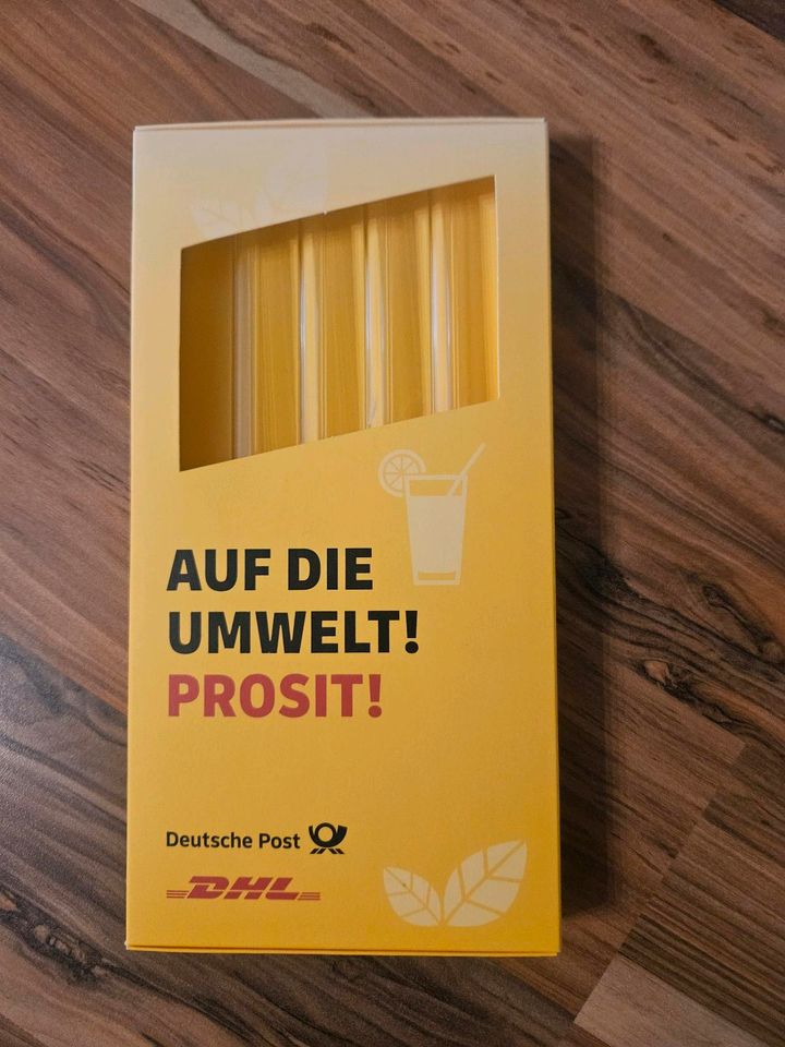 DHL Deutsche Post Glas Strohhalme in Lage