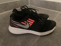 Nike Turnschuhe Rheinland-Pfalz - Gusterath Vorschau