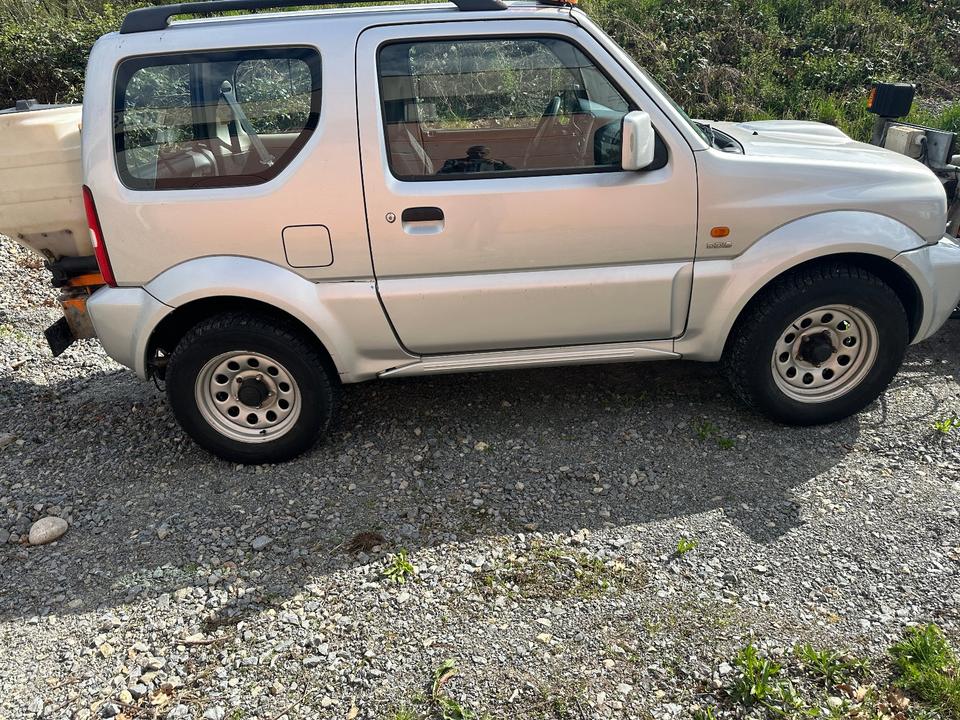 Winterdienstfahrzeug Jimny Winterdienst Schneepflug  4x4 in Wertheim
