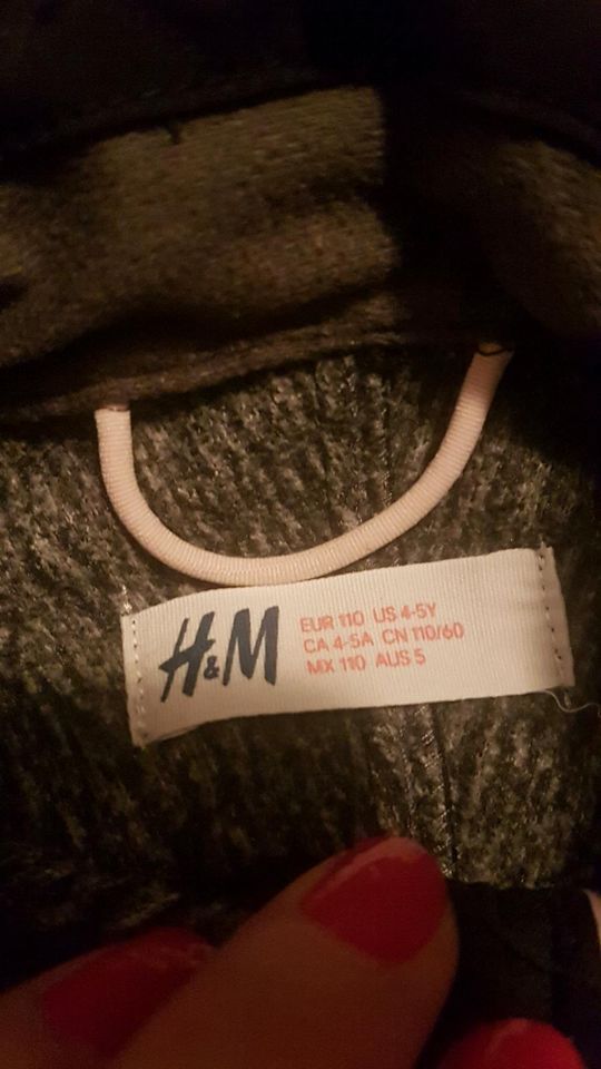 Schwarze Softshell Jacke mit Sternen, H&M in Jever