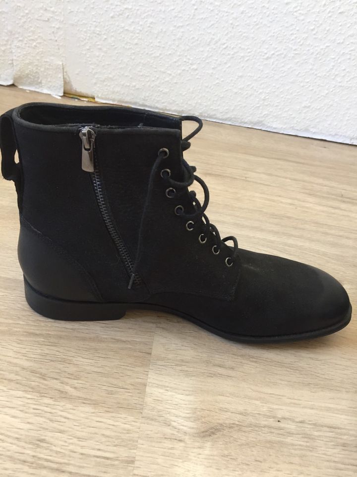 Lederstiefel Zara NEU in Stuttgart