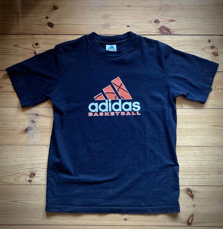 ADIDAS Basketball Shirt - Vintage Made in Canada Ungetragen in Berlin