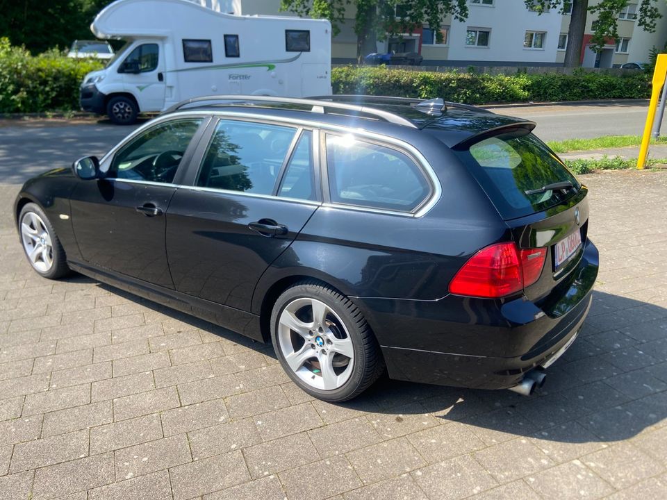 BMW 330i Euro 5  Vollleder Schaltgetriebe in Lippstadt