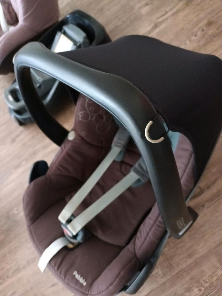 Maxicosi Pebble + Isofix Base + Maxicosi Pearl in Nürnberg (Mittelfr)