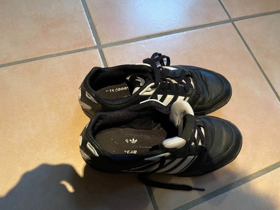 adidas Sportschuhe Sneaker schwarz Goodyear-Sohle Gr.36 2/3(FR) in Wrestedt