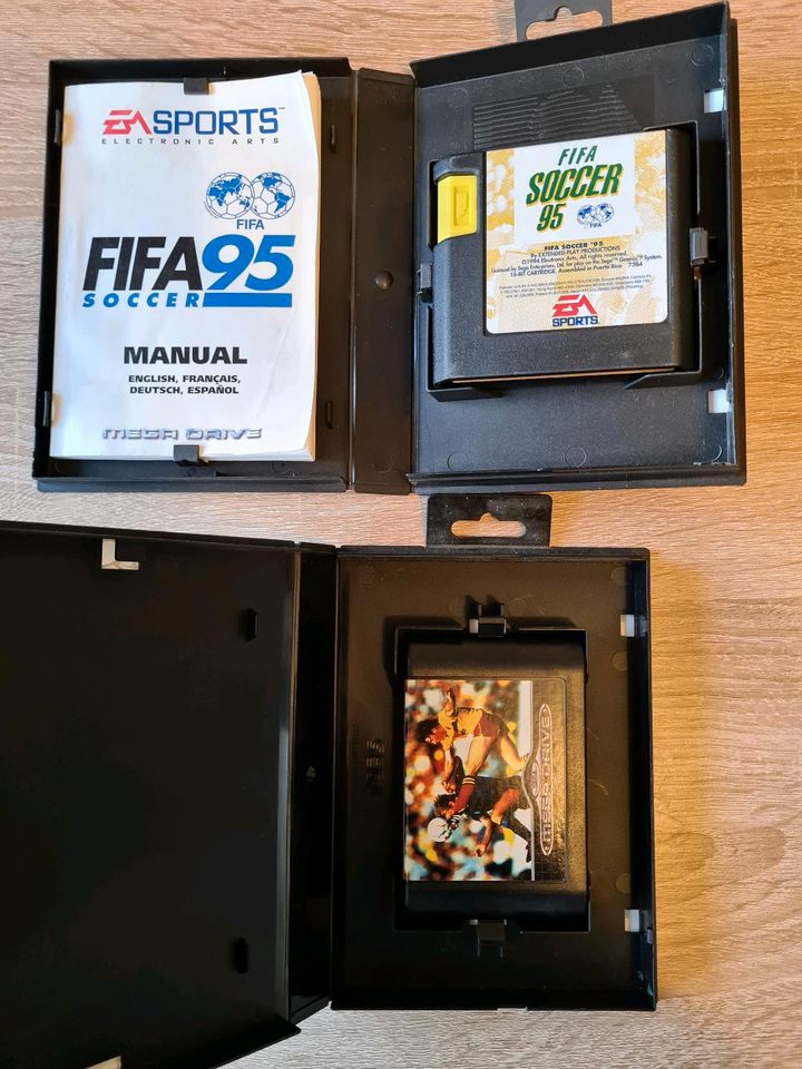 Fifa 95 & Super Kick Off Sega Mega Drive in Gerbrunn