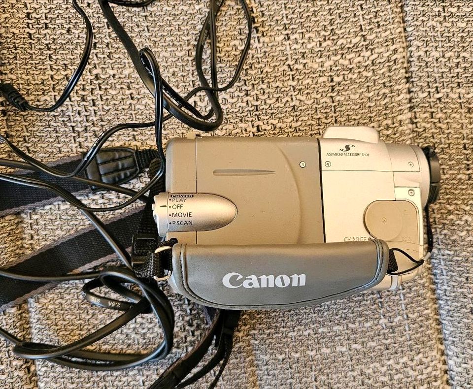 Canon MV 300 Digital Video Camcorder inkl. Zubehör DEFEKT in Bad Soden am Taunus