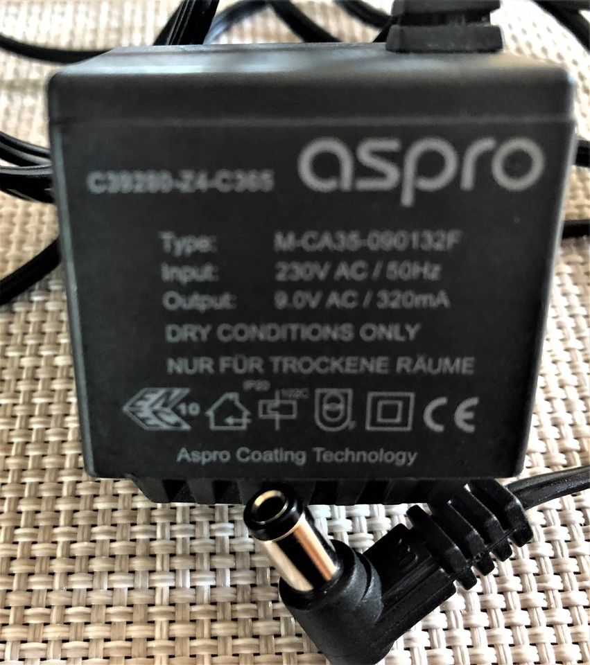 2 Netzteile AC/AC Adapter 1x 6 oder 1x 9 Volt Netzstecker in Bad Oldesloe