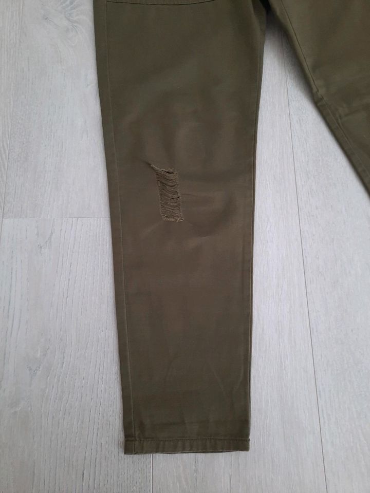 H&M,Divided ,grüne coole Chino Gr 38 " used look" in Hamburg