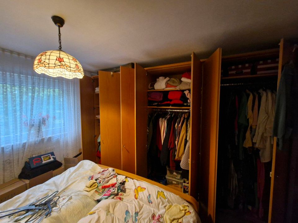 Schlafzimmer komplett.Bett und Schränke. in Nürnberg (Mittelfr)