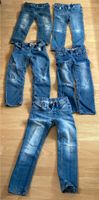 5 Jeans mit Löchern an den Knien 122/128 Junge ZU VERSCHENKEN Niedersachsen - Hamersen Vorschau