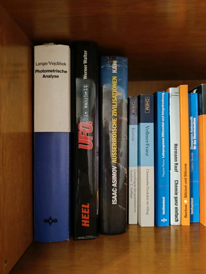 Verschiedene Physik und Chemie Bücher entrümpelung Sammler in Lüdenscheid