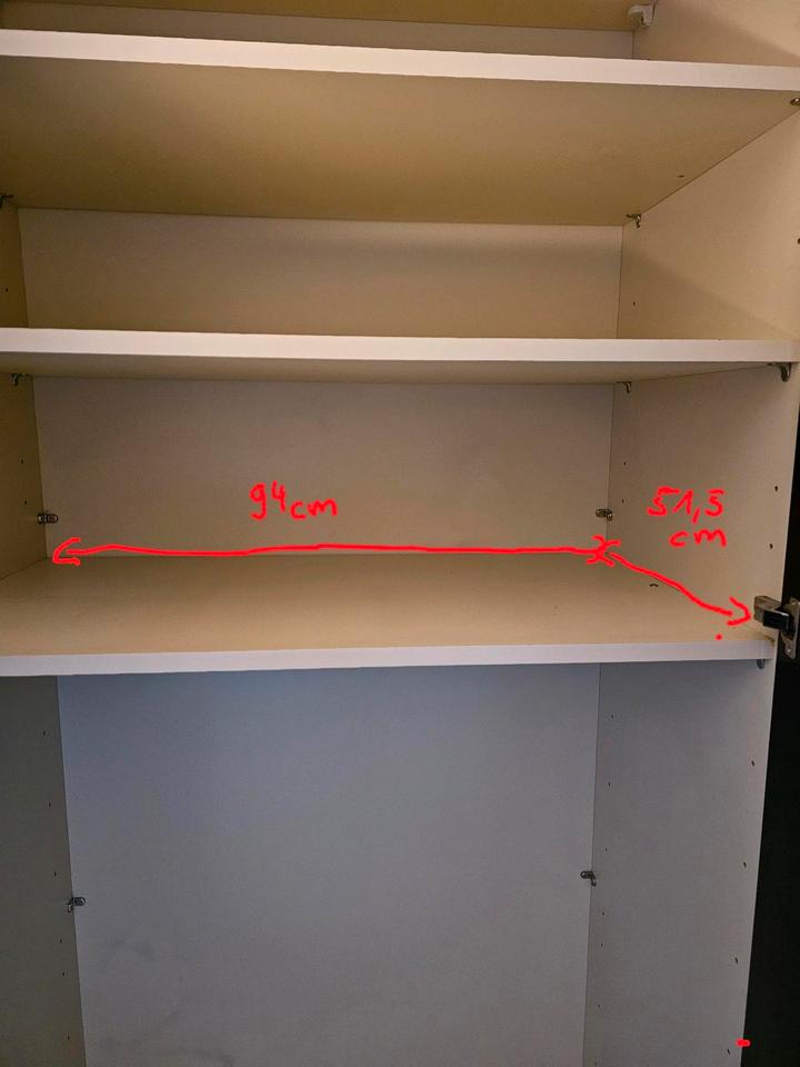Großer Kleiderschrank mit Spiegel – abschließbar, 3 m Breite in Reinbek