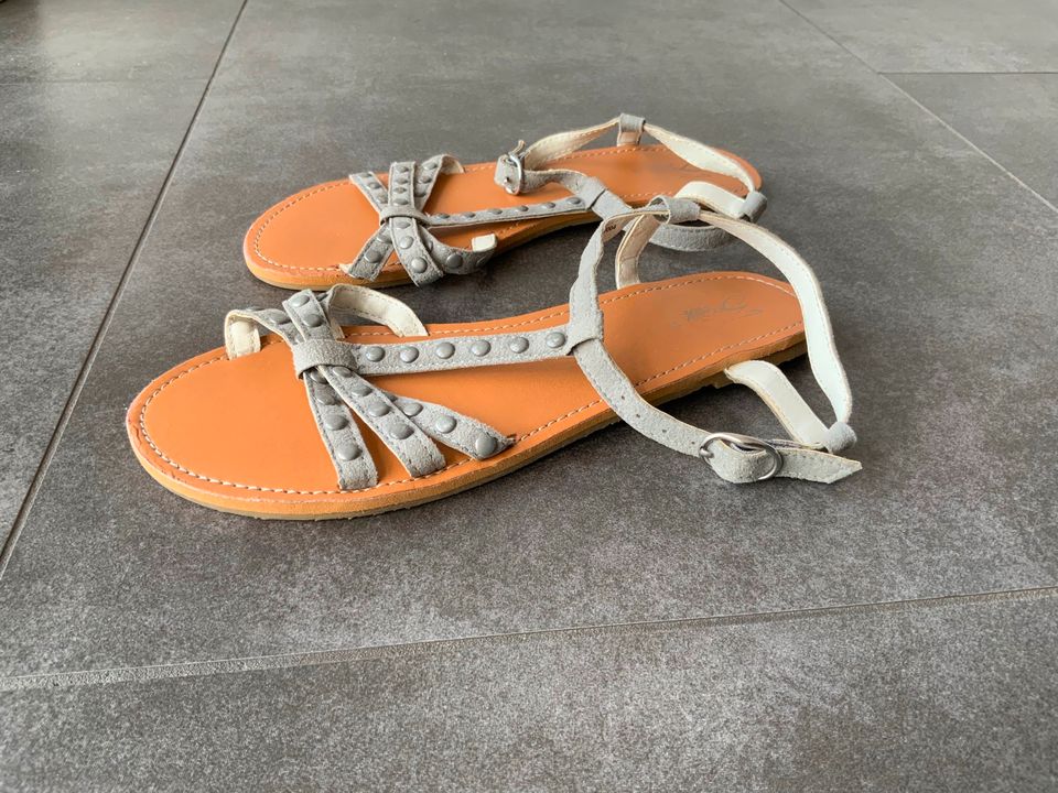 Wunderschöne Sandalen! Wie NEU! Größe 35 in Nidderau