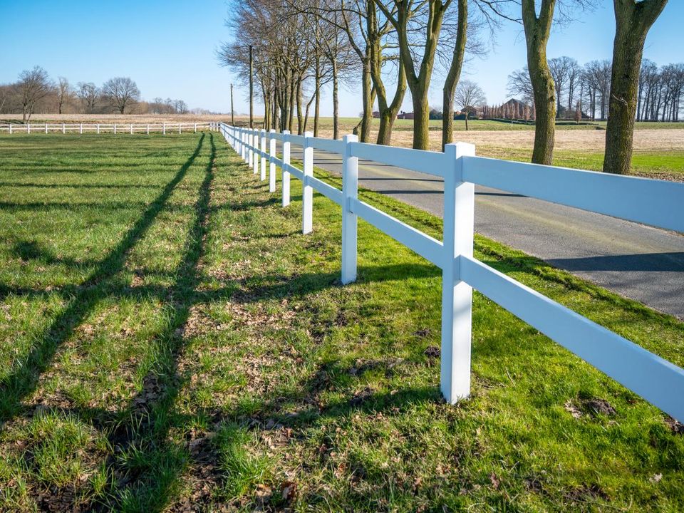 Reitplatz-Einzäunung 20 x 40 m - Kunststoffzaunsystem S 2, Tor inkl. Zauntaschen in Stuhr