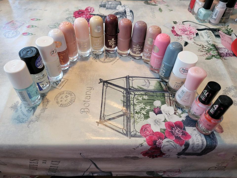 Essence Nagellack Set 17x , neu in München