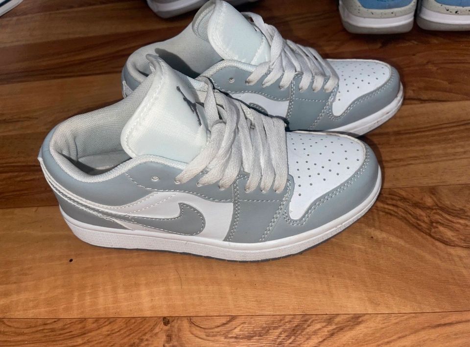 Air Jordan 1 Low Aluminium Wolf Grey in Hannover