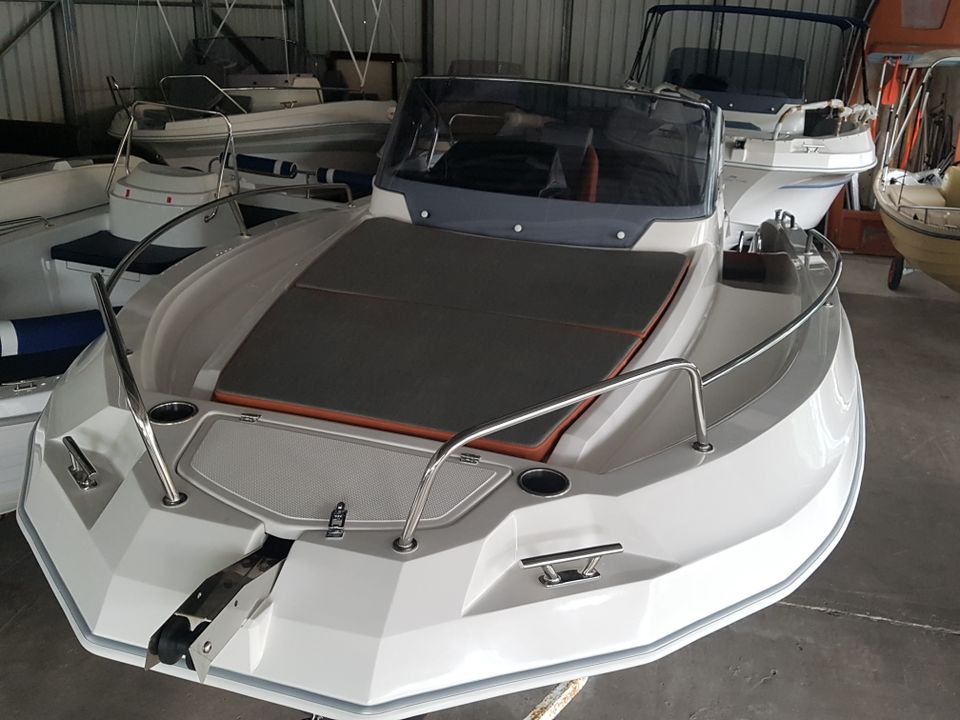 Kajütboot 563 Neuboot Preis mit Extras Sundeckboot versch. Farben in Hohen Neuendorf