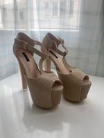 Die Schuhe sind neu Hessen - Hanau Vorschau