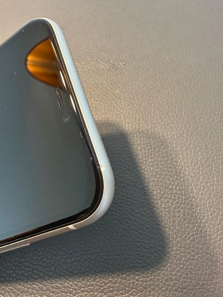 iPhone 11 128 GB weiß ohne Simlock in Neumünster