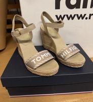 Tommy Hilfiger Sandalen Gr.38 München - Moosach Vorschau