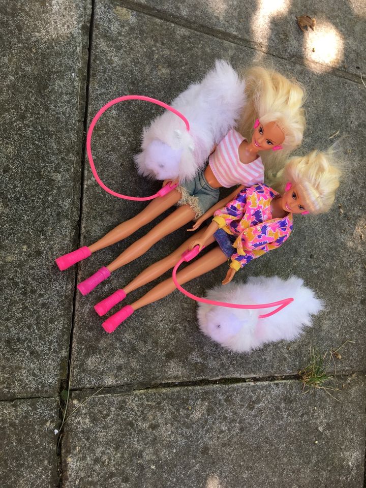 Verkaufe: Barbies mit Hunden in Gerolzhofen