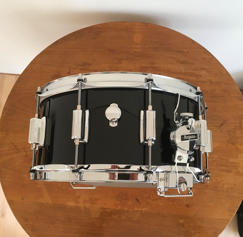Rogers Dyna-Sonic Reissue Snare Drum in 14 x 6,5 black laquer in Stuttgart