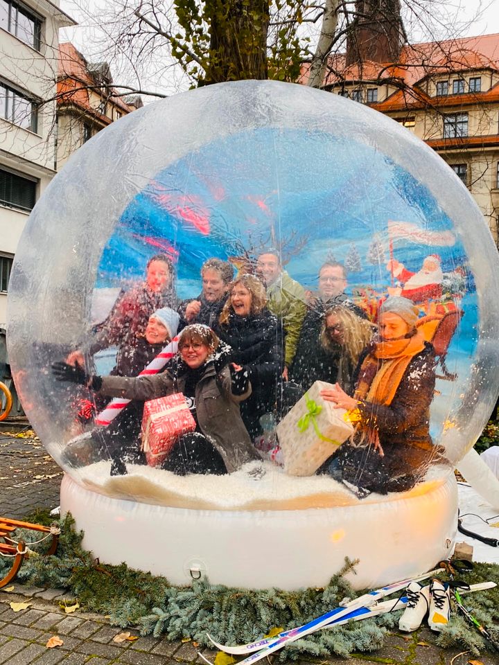 Baby Reveal Party - XXL Schneekugel - Weihnachtskugel Snow Globe in Weinböhla