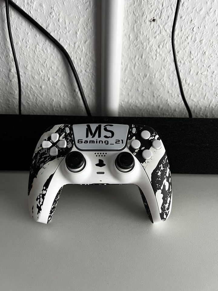 2x PS5 Custom Controller + 1x PS4 Custom Controller von *Aimcontr in Müllheim