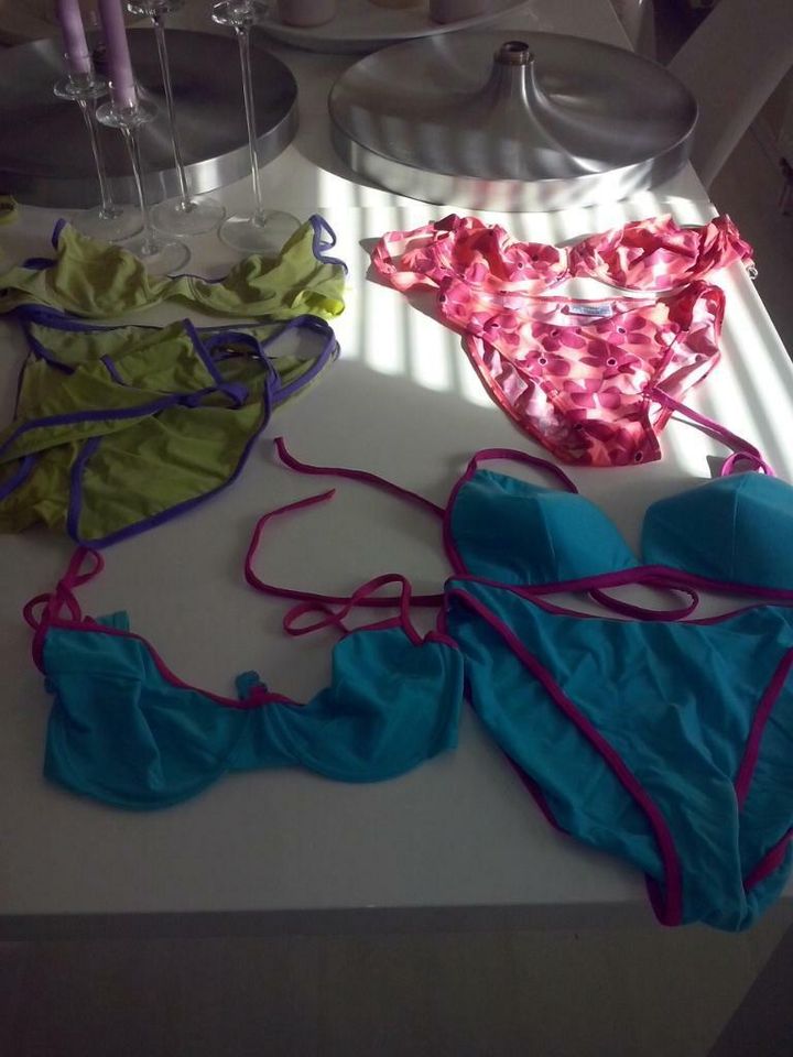 Bikinis 10 x komplette Sets, Einzelteile und Badeanzüge in Friedrichsthal