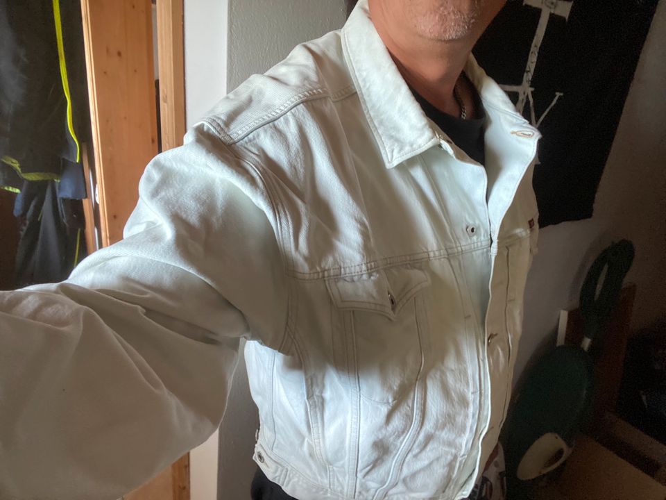 Jeansjacke aus den 80 gern Hellblau -weiß Größe XXL in Baierbrunn