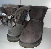 UGG Boots Bailey Bow grau gr.39 neuwertig Frankfurt am Main - Frankfurter Berg Vorschau