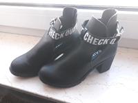 Rainbow Boots gr 37 schwarz neu nur 18€ Nordrhein-Westfalen - Weeze Vorschau