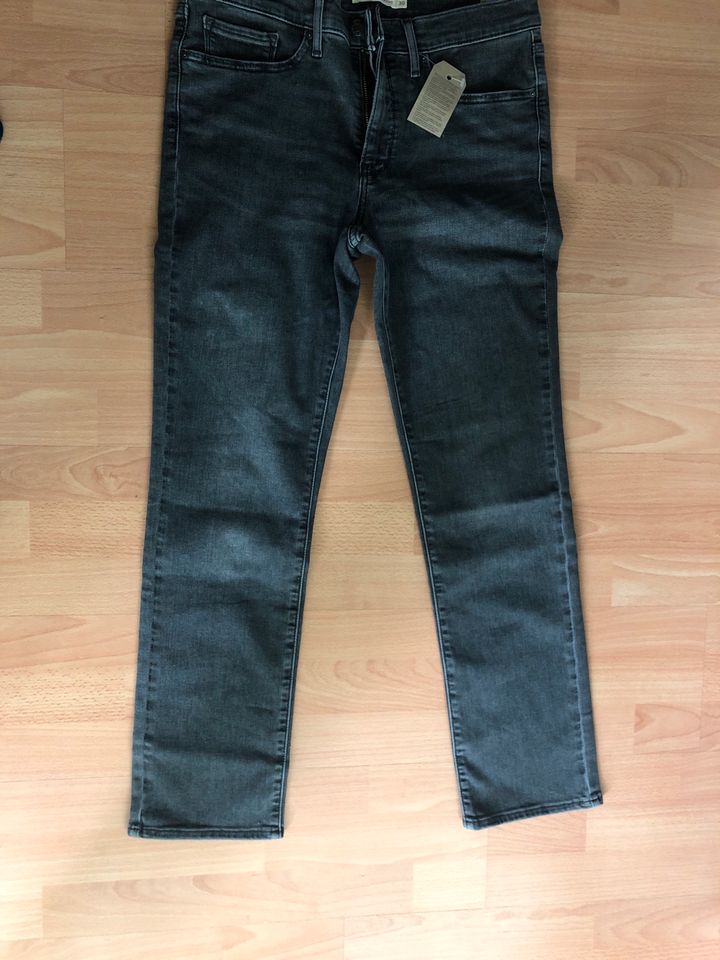 Levi’s 314 shaping straight jeans 30/30 in Frankfurt am Main