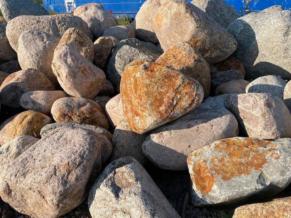 Friesenwall Findlinge Mauer Granit  Friesenmauer in Unterfranken in Grettstadt