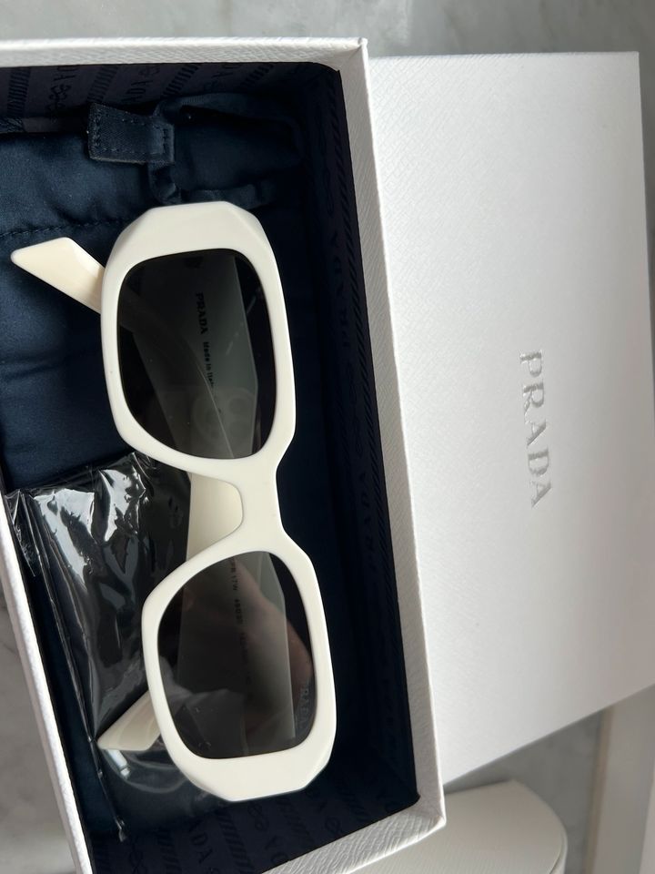 Prada Sonnenbrille PR 17WS 1425S0 in Karlsruhe