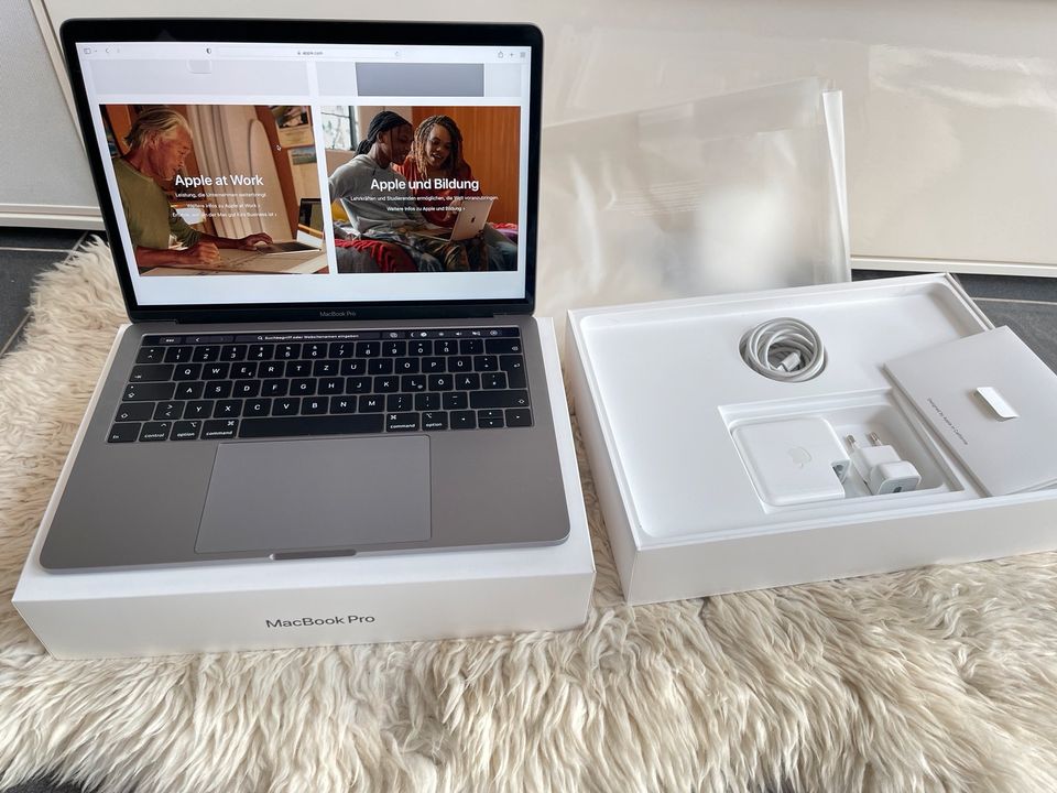 Apple MacBook Pro 13 Retina 2019 i5 Touchbar 8GB 128GB Spacegrau in Oberhausen