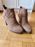 Bershka Ankle Boots Blockabsatz braun Wildleder Imitat Bayern - Sommerhausen Main Vorschau