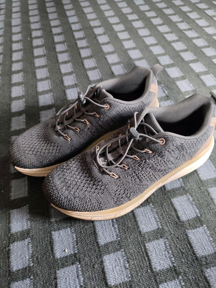 Herren Jungen Sneaker Turnschuhe Gr.41, wie neu in Frankenberg (Sa.)