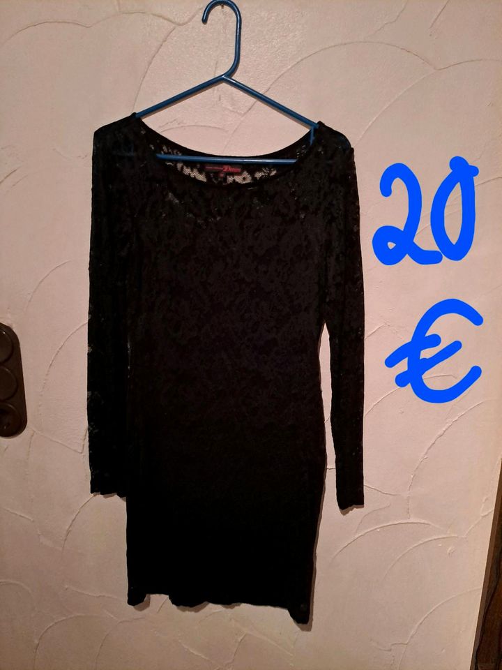 Damen Kleider,  Sweatjacken und Bluse zu verkaufen in Heimbach