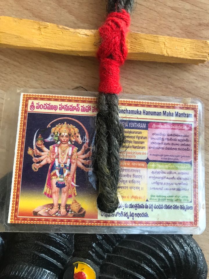 Maske Holzmaske Dämon Durga Skorpion Hindu Sri Panchamuka Hanuman in Köln
