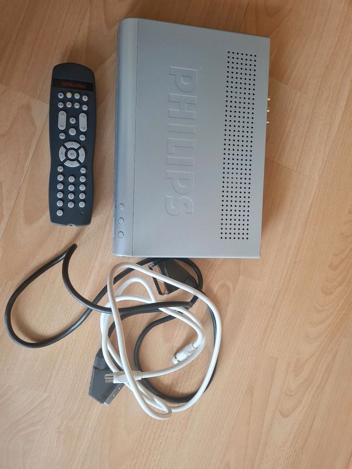 Digital Satelite Receiver Philips mit Kabel in Königsbrunn